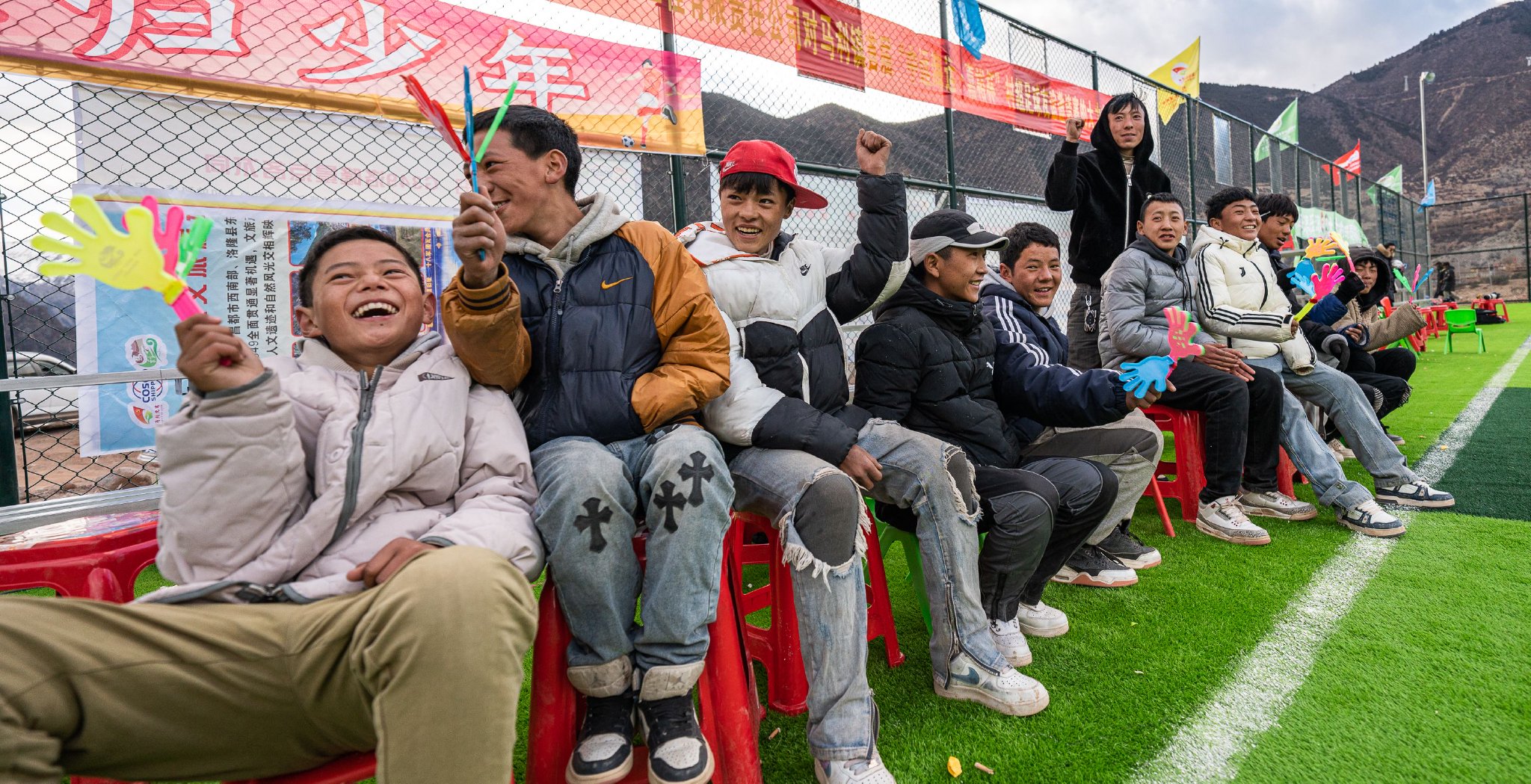 观众热情助威，助力球队取得胜利